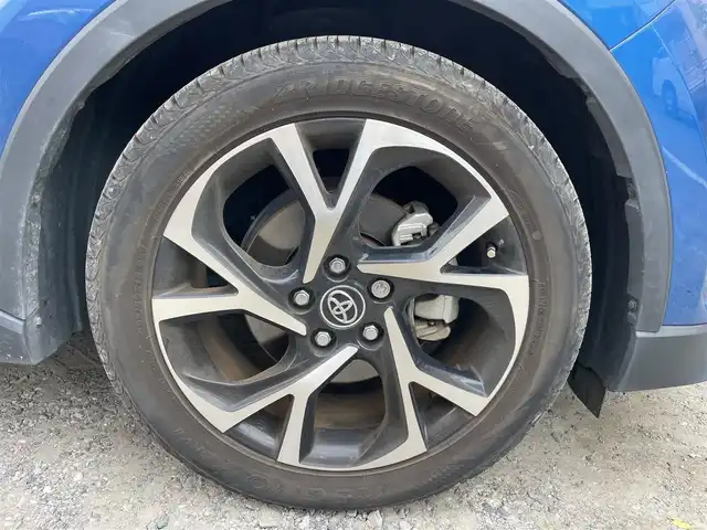 トヨタ Ｃ－ＨＲ G 東京都 2017(平29)年 3.2万km コバルトブルーメタリック 純正メモリナビ(NSZT-Y66T)/　(フルセグTV/Bluetooth/SD/DVD)/バックカメラ/ビルトインETC2.0/前後ドライブレコーダー/ブラックレザーシート/前席シートヒーター/TOYOTA Safety Sense P/・レーダークルーズ コントロール/・プリクラッシュセーフティ/・レーンディパーチャーアラート/・先行車発進告知機能/・オートマチックハイビーム/ブラインドスポットモニター/クリアランスソナー/横滑り防止機能/純正18インチアルミホイール/純正LEDヘッドライト/スマートキー/純正フロアマット/カーテンエアバック/スペアキー1本/保証書/取扱説明書