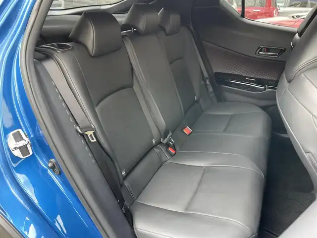 トヨタ Ｃ－ＨＲ G 東京都 2017(平29)年 3.2万km コバルトブルーメタリック 純正メモリナビ(NSZT-Y66T)/　(フルセグTV/Bluetooth/SD/DVD)/バックカメラ/ビルトインETC2.0/前後ドライブレコーダー/ブラックレザーシート/前席シートヒーター/TOYOTA Safety Sense P/・レーダークルーズ コントロール/・プリクラッシュセーフティ/・レーンディパーチャーアラート/・先行車発進告知機能/・オートマチックハイビーム/ブラインドスポットモニター/クリアランスソナー/横滑り防止機能/純正18インチアルミホイール/純正LEDヘッドライト/スマートキー/純正フロアマット/カーテンエアバック/スペアキー1本/保証書/取扱説明書