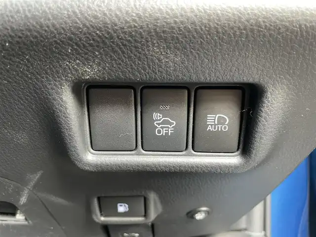 トヨタ Ｃ－ＨＲ G 東京都 2017(平29)年 3.2万km コバルトブルーメタリック 純正メモリナビ(NSZT-Y66T)/　(フルセグTV/Bluetooth/SD/DVD)/バックカメラ/ビルトインETC2.0/前後ドライブレコーダー/ブラックレザーシート/前席シートヒーター/TOYOTA Safety Sense P/・レーダークルーズ コントロール/・プリクラッシュセーフティ/・レーンディパーチャーアラート/・先行車発進告知機能/・オートマチックハイビーム/ブラインドスポットモニター/クリアランスソナー/横滑り防止機能/純正18インチアルミホイール/純正LEDヘッドライト/スマートキー/純正フロアマット/カーテンエアバック/スペアキー1本/保証書/取扱説明書