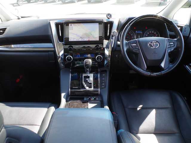 トヨタ アルファード S Cパッケージ 千葉県 2020(令2)年 5.3万km ホワイトパールクリスタルシャイン Toyota Safety Sense/・プリクラッシュセーフティ/・レーンディパーチャーアラート/・オートハイビーム/・レーダークルーズコントロール/・ブラインドスポットモニター/ツインムーンルーフ/両側パワースライドドア/パワーバックドア/10.5インチ純正コネクティッドナビ/バックカメラ/リバース連動ドアミラー（左/右）/ドライブレコーダー（前後撮影）【DRC-35M】/前席パワーシート/エアシート/シートヒーター/助手席/後席オットマン/ETC（2.0）/3眼LEDヘッドライト/フォグライト/ウインカーミラー/コンビハンドル/ステアリングヒーター/ステアリングスイッチ/クリアランスソナー/純正18インチアルミホイル/サイド/カーテンエアバッグ/スマートキー