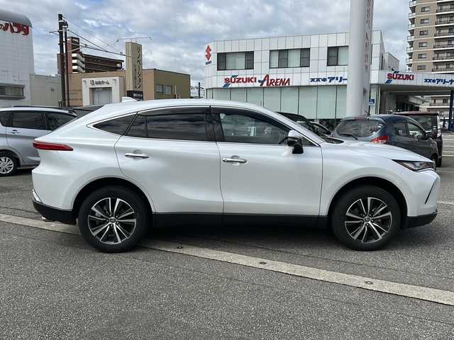 トヨタ ハリアー ハイブリッド G 富山県 2023(令5)年 2.9万km プラチナホワイトパールマイカ ワンオーナー/スマートキー/ハーフレザーシート/ディスプレイオーディオ/フルセグTV/4WD/衝突安全ブレーキ/Bluetooth/ビルトインETC2.0/バックカメラ/純正18インチAW/ACC/LEDヘッドライト/フォグランプ/純正フロアマット/ドアバイザー/横滑り防止装置/電動Pブレーキ/電動格納ウィンカーミラー/パワーバックドア/オートハイビーム/レーントレースアシスト/ブラインドスポットモニター/保証書/取扱説明書/ナビ取扱説明書/スペアキー（スマートキー）