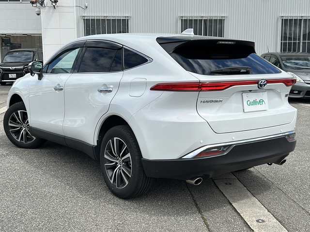 トヨタ ハリアー ハイブリッド G 富山県 2023(令5)年 2.9万km プラチナホワイトパールマイカ ワンオーナー/スマートキー/ハーフレザーシート/ディスプレイオーディオ/フルセグTV/4WD/衝突安全ブレーキ/Bluetooth/ビルトインETC2.0/バックカメラ/純正18インチAW/ACC/LEDヘッドライト/フォグランプ/純正フロアマット/ドアバイザー/横滑り防止装置/電動Pブレーキ/電動格納ウィンカーミラー/パワーバックドア/オートハイビーム/レーントレースアシスト/ブラインドスポットモニター/保証書/取扱説明書/ナビ取扱説明書/スペアキー（スマートキー）