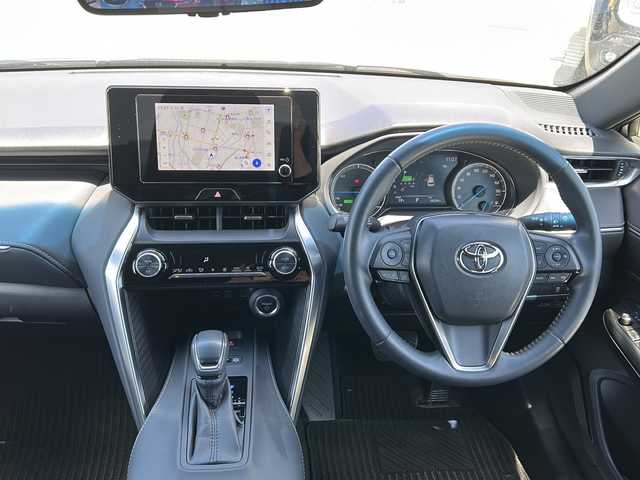 トヨタ ハリアー ハイブリッド G 富山県 2023(令5)年 2.9万km プラチナホワイトパールマイカ ワンオーナー/スマートキー/ハーフレザーシート/ディスプレイオーディオ/フルセグTV/4WD/衝突安全ブレーキ/Bluetooth/ビルトインETC2.0/バックカメラ/純正18インチAW/ACC/LEDヘッドライト/フォグランプ/純正フロアマット/ドアバイザー/横滑り防止装置/電動Pブレーキ/電動格納ウィンカーミラー/パワーバックドア/オートハイビーム/レーントレースアシスト/ブラインドスポットモニター/保証書/取扱説明書/ナビ取扱説明書/スペアキー（スマートキー）