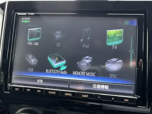 スズキ スイフト RSt 千葉県 2017(平29)年 2.9万km ピュアホワイトP ワンオーナー/純正ＳＤナビ/フルセグＴＶ/Bluetooth/全方位カメラ/衝突軽減ブレーキ/レーンキープアシスト/ビルトインＥＴＣ/クルーズコントロール/パドルシフト/ステアリングスイッチ/ヒートヒーター/LEDヘッドライト/フォグランプ/オートライト/純正16インチアルミホイール/プッシュスタート/スマートキー/電動格納ミラー/ウインカーミラー/横すべり防止/フロアマット/ドアバイザー/ACC/革巻きステアリング/USB