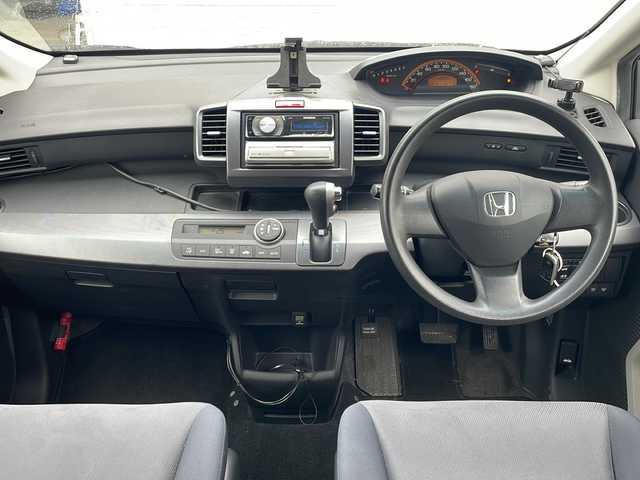 ホンダ フリード G ジャストセレクション 秋田県 2010(平22)年 10.9万km ポリッシュドメタルメタリック 登録時走行距離108269km/社外CDデッキ/ETC/片側パワースライド/格納ウィンカーミラー/フロントワイパーデザイアー/社外AW/純正フロアマット/ドアバイザー/オートライト/キセノンヘッドライト/リモコンキー/社外AWサマータイヤ積み込み