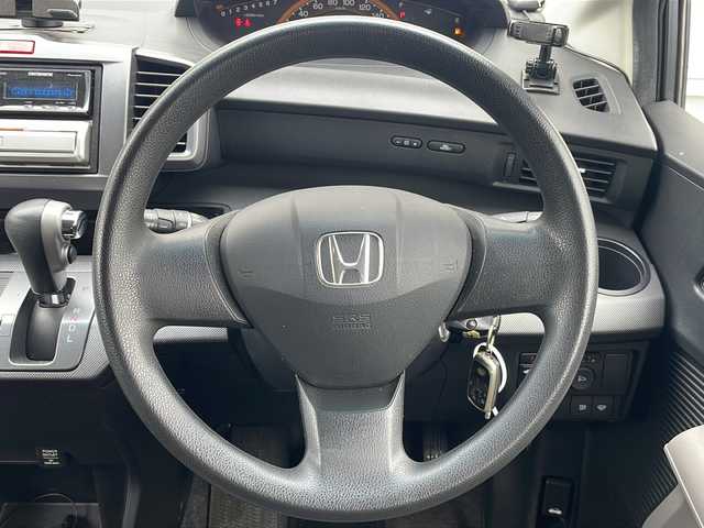 ホンダ フリード G ジャストセレクション 秋田県 2010(平22)年 10.9万km ポリッシュドメタルメタリック 登録時走行距離108269km/社外CDデッキ/ETC/片側パワースライド/格納ウィンカーミラー/フロントワイパーデザイアー/社外AW/純正フロアマット/ドアバイザー/オートライト/キセノンヘッドライト/リモコンキー/社外AWサマータイヤ積み込み