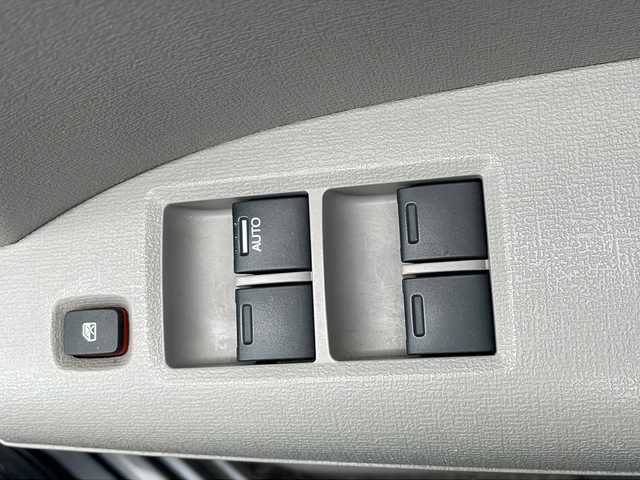 ホンダ フリード G ジャストセレクション 秋田県 2010(平22)年 10.9万km ポリッシュドメタルメタリック 登録時走行距離108269km/社外CDデッキ/ETC/片側パワースライド/格納ウィンカーミラー/フロントワイパーデザイアー/社外AW/純正フロアマット/ドアバイザー/オートライト/キセノンヘッドライト/リモコンキー/社外AWサマータイヤ積み込み