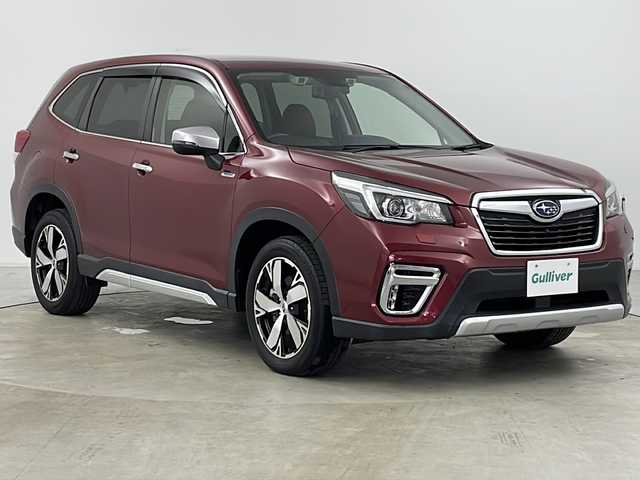 スバル フォレスター ハイブリッド アドバンス 道央・札幌 2018(平30)年 1.9万km クリムゾンレッドP ・4WD/・純正SDナビ/ (CD/DVD/BT/SD)/・フルセグTV/・バックカメラ/・サイドカメラ/・フロントカメラ/・アイサイトver3/　衝突軽減ブレーキ/　車線逸脱防止/　誤発進抑制(前後)/　全車速追従クルーズコントロール/　先行車発進お知らせ/・X-MODE/・全席シートヒーター /・前席パワーシート/・運転席メモリ付きパワーシート/・ブラウンレザーシート/・メモリ付きパワーバックドア /・ブラインドスポットモニター/・ETC/・革巻きステアリング/・パドルシフト/・ステアリングヒーター/・純正ドライブレコーダー/・純正デジタルインナーミラー/・純正ラバーフロアマット/・純正ドアバイザー/・純正18インチアルミホイール/・オートライト/・LEDヘッドライト/・フォグランプ/・リアフォグランプ/・スペアキー/・取扱説明書