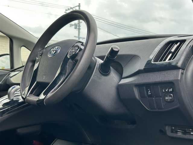 トヨタ プリウス S 広島県 2013(平25)年 15.4万km ブラック 純正ナビ/「CD/DVD/Bluetooth」/バックカメラ/ETC/一時停止案内/HIDヘッドライト/フォグライト/オートライト/プッシュスタート/純正15インチAW/純正フロアマット/保証書