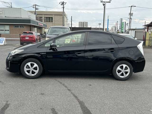 トヨタ プリウス S 広島県 2013(平25)年 15.4万km ブラック 純正ナビ/「CD/DVD/Bluetooth」/バックカメラ/ETC/一時停止案内/HIDヘッドライト/フォグライト/オートライト/プッシュスタート/純正15インチAW/純正フロアマット/保証書