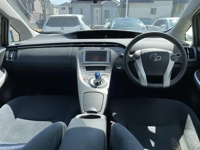 トヨタ プリウス S 愛知県 2012(平24)年 14.1万km プレミアムシルバーM (株)IDOMが運営する【じしゃロン名古屋鳴海店】の自社ローン専用車両になりますこちらは現金またはオートローンご利用時の価格です。自社ローンご希望の方は別途その旨お申付け下さい/スマートキー/純正ナビ・TV/バックカメラ/ビルトインETC/HID