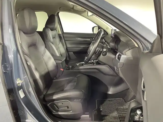 マツダ ＣＸ－５ XD ブラックトーンエディション 神奈川県 2022(令4)年 2.2万km ポリメタルグレーM ディーゼルターボ/マツダコネクトSDナビゲーション/フルセグ　Bluetooth　USB　/360度ビューカメラ/ヘッドアップディスプレイ/パワーバックドア/i-ACTIVSENSE/アドバンスドスマートシティブレーキサポート/スマートブレーキサポート/マツダレーダークルーズコントロール/AT誤発進抑制制御/車線逸脱警報システム/レーンキープアシストシステム/アダブティブLEDヘッドライト/ドライバーアテンションアラート/ブラインドスポットモニタリング/交通標識認識システム/リアクロストラフィックアラート/アイドリングストップ/前後ソナー/ハーフレザーシート/運転席パワーシート/ポジションメモリー/前席シートヒーター/革巻きステアリング/パドルシフト/ステアリングスイッチ/社外前方ドライブレコーダー/社外ETC/電動パーキングブレーキ/オートブレーキホールド/プッシュスタート/スマートキー/オートライト/フロントフォグランプ/純正19インチアルミホイール/純正リアスポイラー/取説　保証書　スペアキー