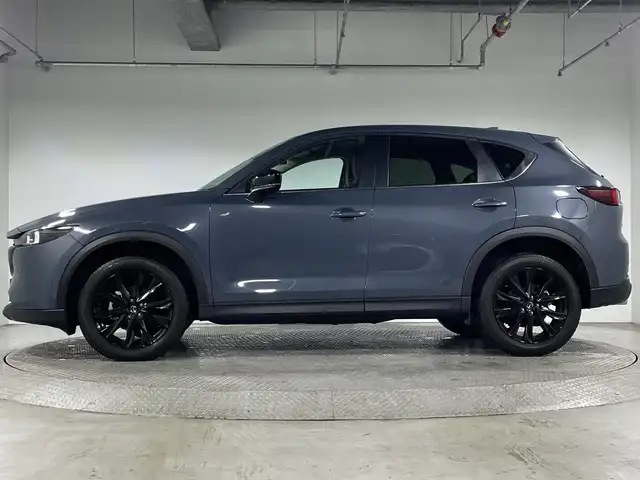 マツダ ＣＸ－５ XD ブラックトーンエディション 神奈川県 2022(令4)年 2.2万km ポリメタルグレーM ディーゼルターボ/マツダコネクトSDナビゲーション/フルセグ　Bluetooth　USB　/360度ビューカメラ/ヘッドアップディスプレイ/パワーバックドア/i-ACTIVSENSE/アドバンスドスマートシティブレーキサポート/スマートブレーキサポート/マツダレーダークルーズコントロール/AT誤発進抑制制御/車線逸脱警報システム/レーンキープアシストシステム/アダブティブLEDヘッドライト/ドライバーアテンションアラート/ブラインドスポットモニタリング/交通標識認識システム/リアクロストラフィックアラート/アイドリングストップ/前後ソナー/ハーフレザーシート/運転席パワーシート/ポジションメモリー/前席シートヒーター/革巻きステアリング/パドルシフト/ステアリングスイッチ/社外前方ドライブレコーダー/社外ETC/電動パーキングブレーキ/オートブレーキホールド/プッシュスタート/スマートキー/オートライト/フロントフォグランプ/純正19インチアルミホイール/純正リアスポイラー/取説　保証書　スペアキー