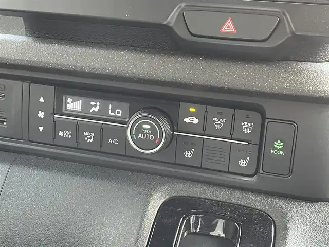 ホンダ Ｎ ＢＯＸ カスタム 滋賀県 2024(令6)年 0.1万km ミッドナイトブルービームM 禁煙車/純正9型ナビ/（BT/CD/DVD/AppleCarPlay/AndroidAuto/フルセグ）/片側電動スライドドア/前方ドライブレコーダー/バックカメラ/ETC/ホンダセンシング/・衝突軽減ブレーキ（CMBS）/・誤発進抑制機能（前方・後方）/・歩行者事故低減ステアリング/・路外逸脱抑制機能/・アダプティブクルーズコントロール（ACC）/・車線維持支援システム（LKAS）/・先行車発進お知らせ機能/・標識認識機能/・オートハイビーム/電動パーキング/オートホールド/オートエアコン/USB（Type-A/Type-C）/スマートキー/スペアキー/オートライト/LEDヘッドライト