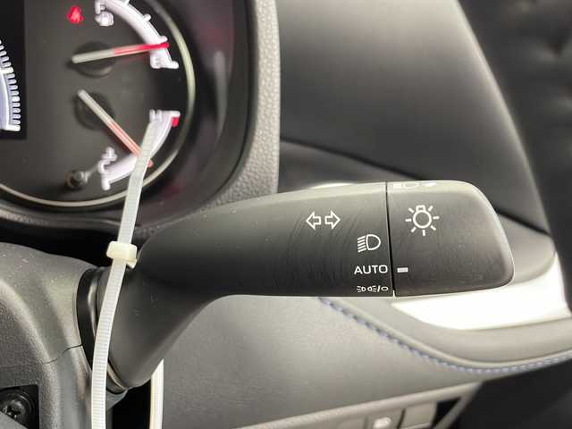 トヨタ ヴォクシー S－Z 千葉県 2024(令6)年 0.7万km ホワイトパールクリスタルシャイン 禁煙車/純正8インチディスプレイオーディオ（コネクティットナビ対応）/フルセグTV　Bluetooth　CD/バックカメラ/全方位カメラ/両側パワースライドドア/ビルトインETC2.0/オートライト/オートハイビーム/LEDヘッドライト/トヨタセーフティセンス/・レーンディパーチャーアラート/・ブラインドスポットモニター/・プリクラッシュセーフティ/・プロアクティブドライビングアシスト/・パーキングサポートブレーキ/・ロードサインアシスト/・レーダークルーズコントロール/コーナーセンサー/電子パーキング/ブレーキホールド/シートヒーター/ハンドルヒーター/パワーバックドア/オートリトラミラー/USB　タイプC　HDMI/純正アルミホイール/純正フロアマット/スマートキー