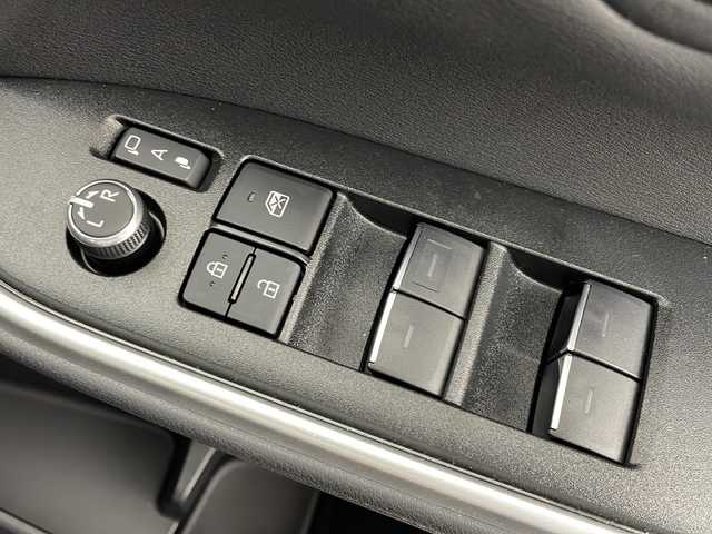 トヨタ ヴォクシー S－Z 千葉県 2024(令6)年 0.7万km ホワイトパールクリスタルシャイン 禁煙車/純正8インチディスプレイオーディオ（コネクティットナビ対応）/フルセグTV　Bluetooth　CD/バックカメラ/全方位カメラ/両側パワースライドドア/ビルトインETC2.0/オートライト/オートハイビーム/LEDヘッドライト/トヨタセーフティセンス/・レーンディパーチャーアラート/・ブラインドスポットモニター/・プリクラッシュセーフティ/・プロアクティブドライビングアシスト/・パーキングサポートブレーキ/・ロードサインアシスト/・レーダークルーズコントロール/コーナーセンサー/電子パーキング/ブレーキホールド/シートヒーター/ハンドルヒーター/パワーバックドア/オートリトラミラー/USB　タイプC　HDMI/純正アルミホイール/純正フロアマット/スマートキー