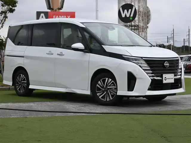 日産 セレナ e－パワー ハイウェイスター V 千葉県 2025(令7)年 0.1千km プリズムホワイト e-POWER　ハイウエイスターV　ヘッドランプ オートレベライザー+アダプティブLEDヘッドライトシステム+インテリジェント アラウンドビューモニター（移動物 検知機能付）+インテリジェント ルームミラー+アドバンスドドライブアシストディスプレイ（12.3インチカラーディスプレイ）+統合型インターフェースディスプレイ+ワイヤレス充電器+6スピーカー+NissanConnectナビゲーションシステム（地デジ内蔵）+車載通信ユニット（TCU［Telematics Control Unit］）+ETC2.0ユニット（ビルトインタイプ）+ドライブレコーダー（前後セット）+プロパイロット（ナビリンク機能付）+プロパイロット緊急停止支援システム（SOSコール機能付）+SOSコール（488/400円）後席専用モニターHDMI NissanConnectナビ付車用(125400円)/エマージェンシーブレーキ/プロパイロット/インテリジェントクルーズコントロール/インテリジェントルームミラー/ハンズフリー両側パワースライドドア/ワイヤレス充電/純正コネクトナビ/地デジTV/【Bluetooth接続】/アラウンドビューモニター/フリップダウンモニター/ドライブレコーダー/ETC（2.0）