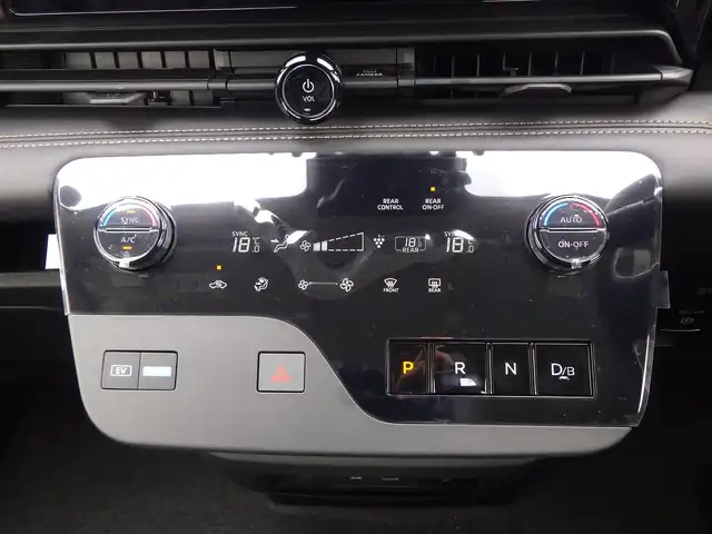 日産 セレナ e－パワー ハイウェイスター V 千葉県 2025(令7)年 0.1千km プリズムホワイト e-POWER　ハイウエイスターV　ヘッドランプ オートレベライザー+アダプティブLEDヘッドライトシステム+インテリジェント アラウンドビューモニター（移動物 検知機能付）+インテリジェント ルームミラー+アドバンスドドライブアシストディスプレイ（12.3インチカラーディスプレイ）+統合型インターフェースディスプレイ+ワイヤレス充電器+6スピーカー+NissanConnectナビゲーションシステム（地デジ内蔵）+車載通信ユニット（TCU［Telematics Control Unit］）+ETC2.0ユニット（ビルトインタイプ）+ドライブレコーダー（前後セット）+プロパイロット（ナビリンク機能付）+プロパイロット緊急停止支援システム（SOSコール機能付）+SOSコール（488/400円）後席専用モニターHDMI NissanConnectナビ付車用(125400円)/エマージェンシーブレーキ/プロパイロット/インテリジェントクルーズコントロール/インテリジェントルームミラー/ハンズフリー両側パワースライドドア/ワイヤレス充電/純正コネクトナビ/地デジTV/【Bluetooth接続】/アラウンドビューモニター/フリップダウンモニター/ドライブレコーダー/ETC（2.0）