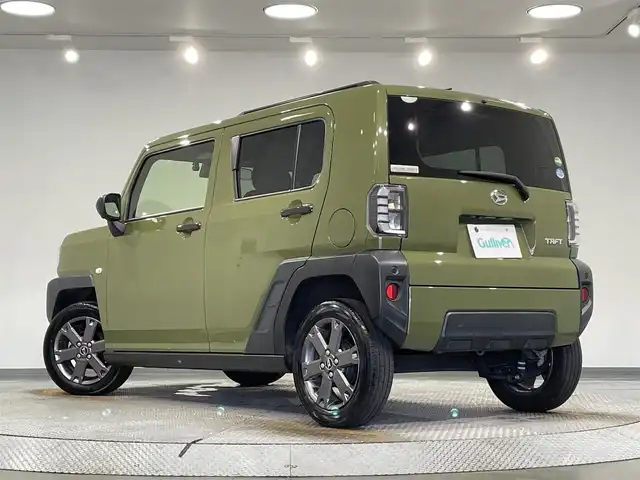 ダイハツ タフト G ターボ 愛知県 2020(令2)年 1.8万km フォレストカーキメタリック 純正９インチディスプレイオーディオ/ガラスルーフ/パノラミックビューモニター/レーダークルーズコントロール/衝突軽減ブレーキ/車線逸脱警報/先行車発進告知/クリアランスソナー/電動パーキングブレーキ/ブレーキホールド/シートヒーター/ドライブレコーダー/ＥＴＣ/アクセサリーソケット/USB入力端子/LEDヘッドライト/アイドリングストップ/ISOFIX/純正ゴムマット/純正15インチアルミホイール