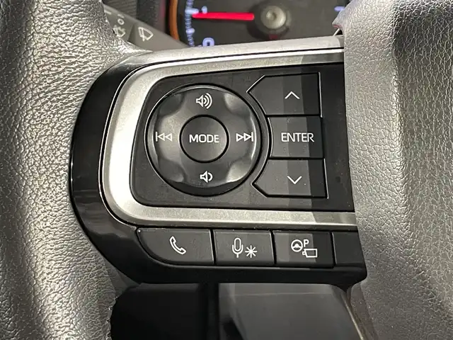 ダイハツ タフト G ターボ 愛知県 2020(令2)年 1.8万km フォレストカーキメタリック 純正９インチディスプレイオーディオ/ガラスルーフ/パノラミックビューモニター/レーダークルーズコントロール/衝突軽減ブレーキ/車線逸脱警報/先行車発進告知/クリアランスソナー/電動パーキングブレーキ/ブレーキホールド/シートヒーター/ドライブレコーダー/ＥＴＣ/アクセサリーソケット/USB入力端子/LEDヘッドライト/アイドリングストップ/ISOFIX/純正ゴムマット/純正15インチアルミホイール