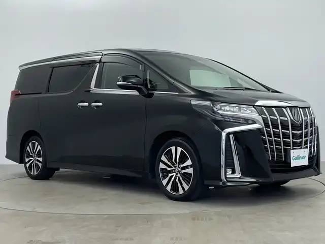 トヨタ アルファード S Cパッケージ 鹿児島県 2021(令3)年 5.3万km ブラック メーカー10インチナビ/（AM/FM/CD/DVD/Bluetooth）/JBLプレミアムサウンド/パノラミックビューモニター/ツインムーンルーフ/パーキングアシスト/3眼LEDヘッドランプ/デジタルインナーミラー/ブラインドスポットモニター/両側パワースライドドア/パワーバックドア/パワーシート/シートヒーター/ベンチレーション/ステアリングヒーター/トヨタセーフティセンス/・プリクラッシュセーフティ/・レーンディパーチャーアラート/・アダプティブハイビーム/・レーダークルーズコントロール/ETC2.0/前後ドライブレコーダー