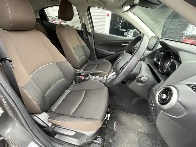 マツダ マツダ２ 15S プロアクティブ 長野県 2020(令2)年 7.6万km マシーングレープレミアムM マツダ純正SDナビ/FM・AM・DVD・CD・フルセグテレビ/Bluetooth Audio/全方位カメラ・バックカメラ/ヘッドアップディスプレイ/衝突被害軽減ブレーキ/前後コーナーセンサー/ステアリングスイッチ/シートヒーター/LEDヘッドライト/オートライト/プッシュスタート/スマートキー/スペアキー/純正フロアマット/純正ホイールキャップ/ETC