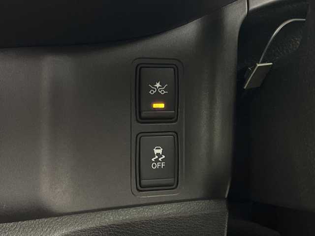 日産 セレナ ハイウェイスター 鹿児島県 2017(平29)年 6.7万km ブリリアントホワイトパール 純正9インチナビ/（AM/FM/CD/DVD/フルセグ/Bluetooth）/フリップダウンモニター/プロパイロット/アラウンドビューモニター/両側パワースライドドア/エマージェンシーブレーキ/デジタルインナーミラー/ドライブレコーダー/ビルトインETC/ステアリングリモコン/オートホールド/パーキングアシスト/純正フロアマット/ドアバイザー/スマートキー/LEDヘッドライト