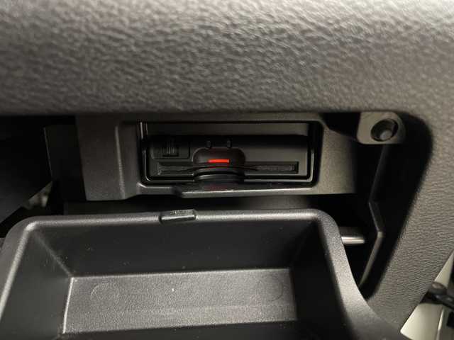 日産 セレナ ハイウェイスター 鹿児島県 2017(平29)年 6.7万km ブリリアントホワイトパール 純正9インチナビ/（AM/FM/CD/DVD/フルセグ/Bluetooth）/フリップダウンモニター/プロパイロット/アラウンドビューモニター/両側パワースライドドア/エマージェンシーブレーキ/デジタルインナーミラー/ドライブレコーダー/ビルトインETC/ステアリングリモコン/オートホールド/パーキングアシスト/純正フロアマット/ドアバイザー/スマートキー/LEDヘッドライト