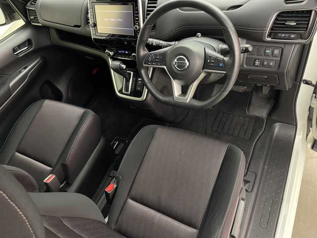 日産 セレナ ハイウェイスター 鹿児島県 2017(平29)年 6.7万km ブリリアントホワイトパール 純正9インチナビ/（AM/FM/CD/DVD/フルセグ/Bluetooth）/フリップダウンモニター/プロパイロット/アラウンドビューモニター/両側パワースライドドア/エマージェンシーブレーキ/デジタルインナーミラー/ドライブレコーダー/ビルトインETC/ステアリングリモコン/オートホールド/パーキングアシスト/純正フロアマット/ドアバイザー/スマートキー/LEDヘッドライト