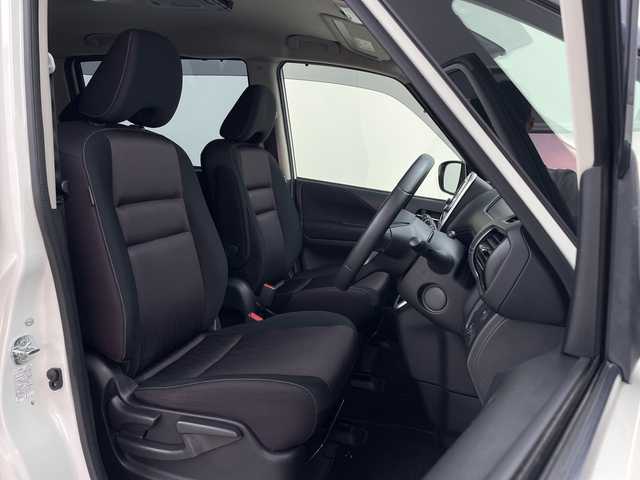 日産 セレナ ハイウェイスター 鹿児島県 2017(平29)年 6.7万km ブリリアントホワイトパール 純正9インチナビ/（AM/FM/CD/DVD/フルセグ/Bluetooth）/フリップダウンモニター/プロパイロット/アラウンドビューモニター/両側パワースライドドア/エマージェンシーブレーキ/デジタルインナーミラー/ドライブレコーダー/ビルトインETC/ステアリングリモコン/オートホールド/パーキングアシスト/純正フロアマット/ドアバイザー/スマートキー/LEDヘッドライト