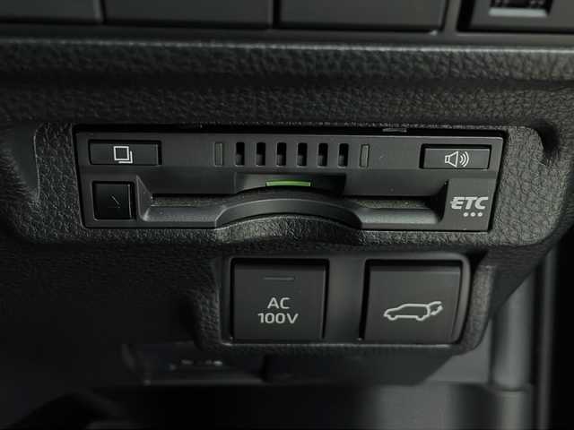 トヨタ カローラ クロス ハイブリッド Z 埼玉県 2023(令5)年 1.5万km アティチュードブラックマイカ 純正ディスプレイオーディオ　/全方位カメラ　/ＢＳＭ　/電動リアゲート　/ビルトインＥＴＣ　/シートヒーター　/パワーシート　/ブレードホールド　/電子パーキング/追従式クルーズコントロール　/レーンキープアシスト　/衝突軽減システム/オートマティックハイビーム/純正アルミホイール/純正フロアマット/フォグランプ/ドアバイザー/ルーフレール
