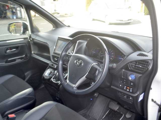 トヨタ ノア ハイブリッド Si ダブルバイビーⅢ 宮城県 2021(令3)年 8.5万km ホワイトパールクリスタルシャイン /純正9インチSDナビ/バックカメラ/純正12.1型フリップダウンモニター/プリクラッシュセーフティ/クリアランスソナー/レーンディパーチャーアラート/クルーズコントロール/両側パワースライドドア/前後ドライブレコーダー/前席シートヒーター/ハーフレザーシート/スマートキー/純正エンジンスターター/ビルトインETC/