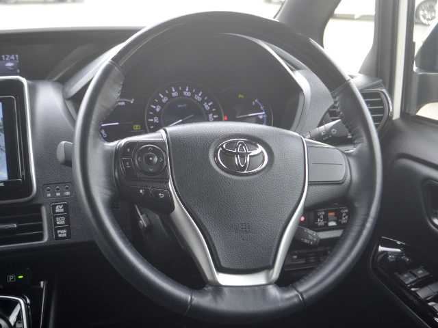 トヨタ ノア ハイブリッド Si ダブルバイビーⅢ 宮城県 2021(令3)年 8.5万km ホワイトパールクリスタルシャイン /純正9インチSDナビ/バックカメラ/純正12.1型フリップダウンモニター/プリクラッシュセーフティ/クリアランスソナー/レーンディパーチャーアラート/クルーズコントロール/両側パワースライドドア/前後ドライブレコーダー/前席シートヒーター/ハーフレザーシート/スマートキー/純正エンジンスターター/ビルトインETC/