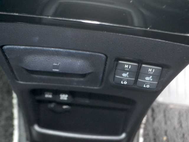 トヨタ ノア ハイブリッド Si ダブルバイビーⅢ 宮城県 2021(令3)年 8.5万km ホワイトパールクリスタルシャイン /純正9インチSDナビ/バックカメラ/純正12.1型フリップダウンモニター/プリクラッシュセーフティ/クリアランスソナー/レーンディパーチャーアラート/クルーズコントロール/両側パワースライドドア/前後ドライブレコーダー/前席シートヒーター/ハーフレザーシート/スマートキー/純正エンジンスターター/ビルトインETC/