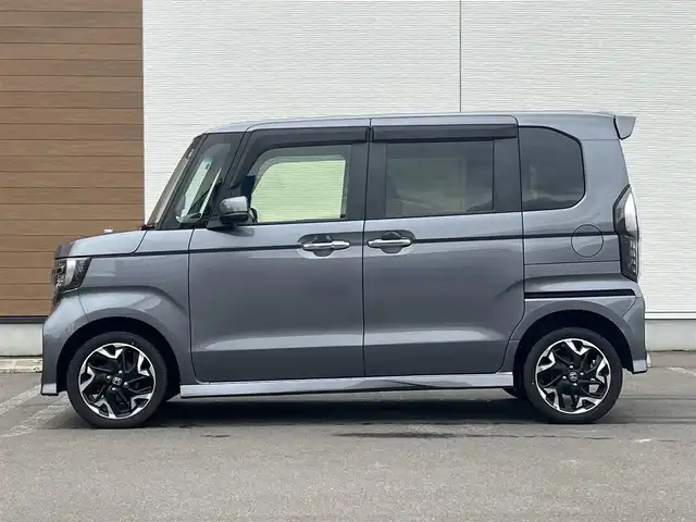 ホンダ Ｎ ＢＯＸ カスタム G L ターボ ホンダセンシング 秋田県 2019(令1)年 8.7万km シャイニンググレーM ４WD/ターボ/安全運転支援システムHondaSENSING/LEDヘッドライト/両側パワースライドドア/純正メモリナビ（DVD/CD再生可能）/フルセグ/バックカメラ/ホンダ純正１５インチアルミ（夏タイヤ装着）/スマートキー/アイドリングストップ/プッシュスタート/アダプティブ・クルーズコントロール追従走行有/コーナーセンサー/レーンキープアシスト/オートマチックハイビーム/ステアリングスイッチ/パドルシフト/前席シートヒーター/ビルトインETC/純正フロアマット/社外ドアバイザー/オートライト/オートエアコン/パワーステアリング/パワーウィンドウ/横滑り防止/盗難防止装置/寒冷地仕様/電動格納ウィンカーミラー