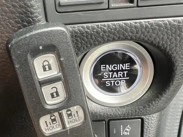 ホンダ Ｎ ＢＯＸ カスタム G L ターボ ホンダセンシング 秋田県 2019(令1)年 8.7万km シャイニンググレーM ４WD/ターボ/安全運転支援システムHondaSENSING/LEDヘッドライト/両側パワースライドドア/純正メモリナビ（DVD/CD再生可能）/フルセグ/バックカメラ/ホンダ純正１５インチアルミ（夏タイヤ装着）/スマートキー/アイドリングストップ/プッシュスタート/アダプティブ・クルーズコントロール追従走行有/コーナーセンサー/レーンキープアシスト/オートマチックハイビーム/ステアリングスイッチ/パドルシフト/前席シートヒーター/ビルトインETC/純正フロアマット/社外ドアバイザー/オートライト/オートエアコン/パワーステアリング/パワーウィンドウ/横滑り防止/盗難防止装置/寒冷地仕様/電動格納ウィンカーミラー