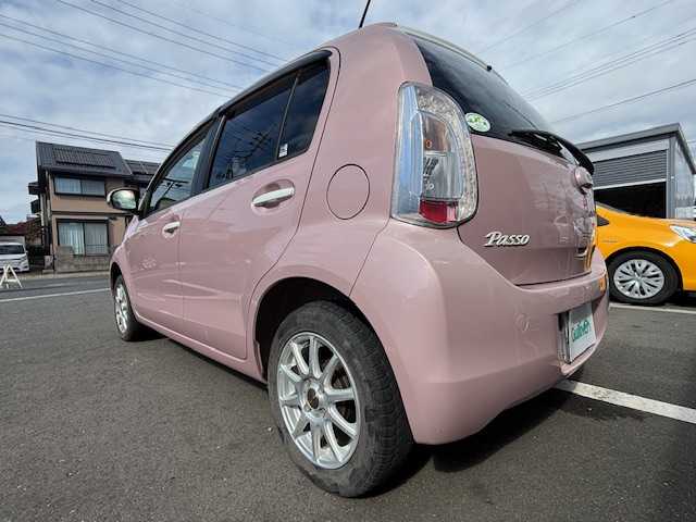 トヨタ パッソ プラスハナ Cパッケージ 宮城県 2014(平26)年 1.7万km ピンクⅡ 登録時走行距離　１７０８６Km/TV・AM/FM/Bluetooth接続/AUX・CD/純正SDナビ/スペアあり/ベンチシート/横滑り防止装置/盗難防止装置/ECOモード/純正フロアマット/１４インチ社外AW/アイドリングストップ/フルフラットシート/フォグランプ/ドアバイザー/電格ミラー/Wミラー