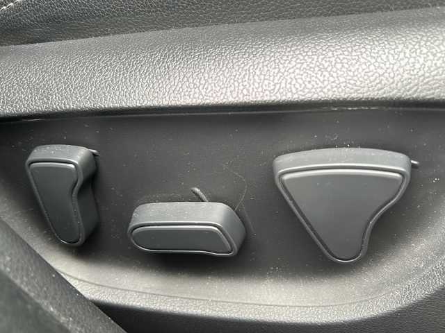 トヨタ ヤリスクロス Z 栃木県 2020(令2)年 4.4万km ブラックマイカ 純正ディスプレイオーディオ/・Bluetooth USB/・アラウンドビューモニター/追従式クルーズコントロール/オートブレーキホールド/電動パーキング/ブラインドスポットモニター/ハーフレザーシート/運転席パワーシート/シートヒーター/ETC/18インチアルミホイール/ドアバイザー/衝突被害軽減システム/コーナーセンサー/LEDヘッドライト/オートライト/オートマチックハイビーム/取扱説明書