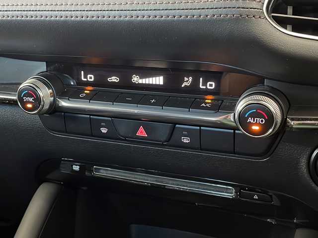 マツダ マツダ３セダン 15S ツーリング 新潟県 2021(令3)年 2.8万km ソウルレッドクリスタルM 純正SDナビ/CD/DVD/BT/フルセグテレビ/ミュージックサーバー/全方位カメラ/ETC/ドライブレコーダー/衝突被害軽減ブレーキ/レーンキープアシスト/レーダークルーズコントロール/ステアリングスイッチ/コーナーセンサー/スマートキー/プッシュスタート/LEDヘッドライト/オートライト/オートハイビーム/純正18インチアルミホイール/社外16インチAW冬タイヤ車載