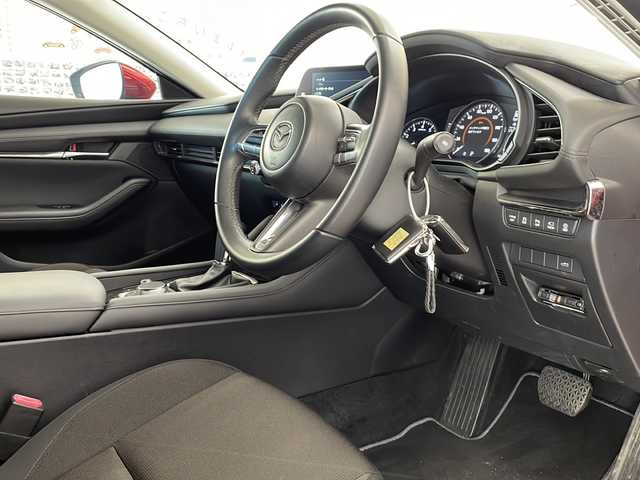 マツダ マツダ３セダン 15S ツーリング 新潟県 2021(令3)年 2.8万km ソウルレッドクリスタルM 純正SDナビ/CD/DVD/BT/フルセグテレビ/ミュージックサーバー/全方位カメラ/ETC/ドライブレコーダー/衝突被害軽減ブレーキ/レーンキープアシスト/レーダークルーズコントロール/ステアリングスイッチ/コーナーセンサー/スマートキー/プッシュスタート/LEDヘッドライト/オートライト/オートハイビーム/純正18インチアルミホイール/社外16インチAW冬タイヤ車載