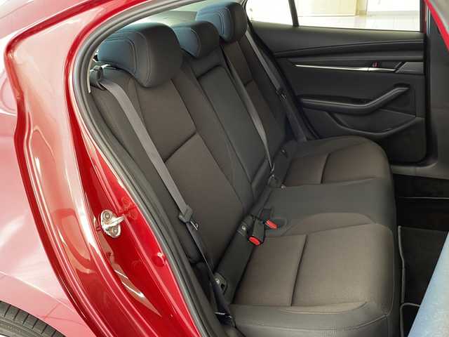 マツダ マツダ３セダン 15S ツーリング 新潟県 2021(令3)年 2.8万km ソウルレッドクリスタルM 純正SDナビ/CD/DVD/BT/フルセグテレビ/ミュージックサーバー/全方位カメラ/ETC/ドライブレコーダー/衝突被害軽減ブレーキ/レーンキープアシスト/レーダークルーズコントロール/ステアリングスイッチ/コーナーセンサー/スマートキー/プッシュスタート/LEDヘッドライト/オートライト/オートハイビーム/純正18インチアルミホイール/社外16インチAW冬タイヤ車載