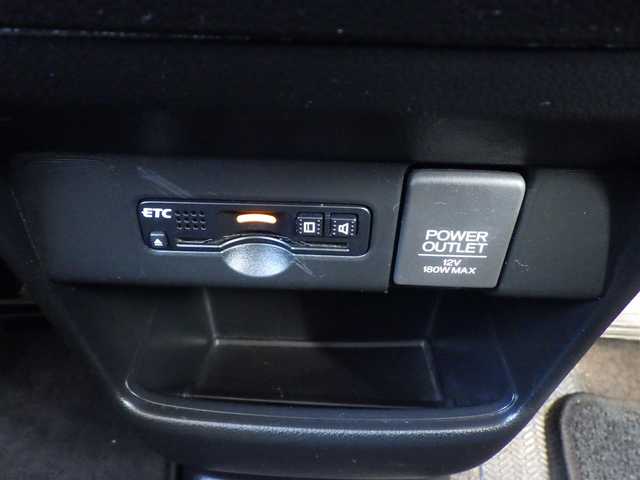 ホンダ Ｎ ＢＯＸ カスタム G ターボ Lパッケージ 千葉県 2016(平28)年 5.6万km スマートブラック 両側パワースライドドア/純正メモリーナビ/ワンセグTV/【CD再生機能　Bluetooth接続】/バックカメラ/ドライブレコーダー/ハーフレザーシート/革巻きステアリング/パドルシフト/ETC/HIDヘッドライト/ウインカーミラー/社外15インチアルミホイル/Honda スマートキー