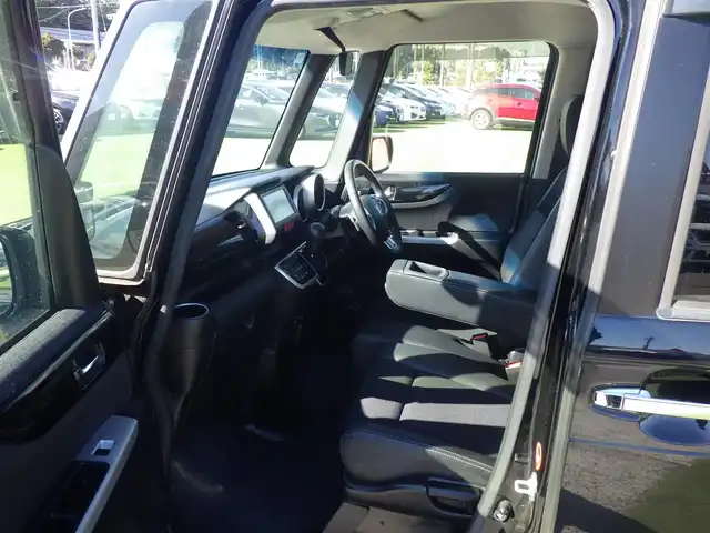 ホンダ Ｎ ＢＯＸ カスタム G ターボ Lパッケージ 千葉県 2016(平28)年 5.6万km スマートブラック 両側パワースライドドア/純正メモリーナビ/ワンセグTV/【CD再生機能　Bluetooth接続】/バックカメラ/ドライブレコーダー/ハーフレザーシート/革巻きステアリング/パドルシフト/ETC/HIDヘッドライト/ウインカーミラー/社外15インチアルミホイル/Honda スマートキー