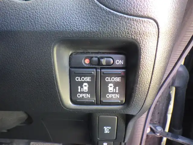 ホンダ Ｎ ＢＯＸ カスタム G ターボ Lパッケージ 千葉県 2016(平28)年 5.6万km スマートブラック 両側パワースライドドア/純正メモリーナビ/ワンセグTV/【CD再生機能　Bluetooth接続】/バックカメラ/ドライブレコーダー/ハーフレザーシート/革巻きステアリング/パドルシフト/ETC/HIDヘッドライト/ウインカーミラー/社外15インチアルミホイル/Honda スマートキー