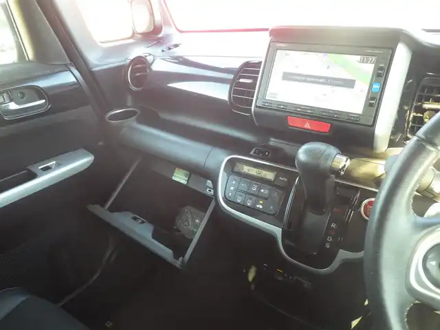 ホンダ Ｎ ＢＯＸ カスタム G ターボ Lパッケージ 千葉県 2016(平28)年 5.6万km スマートブラック 両側パワースライドドア/純正メモリーナビ/ワンセグTV/【CD再生機能　Bluetooth接続】/バックカメラ/ドライブレコーダー/ハーフレザーシート/革巻きステアリング/パドルシフト/ETC/HIDヘッドライト/ウインカーミラー/社外15インチアルミホイル/Honda スマートキー