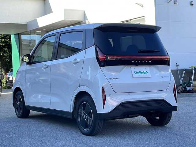 日産 サクラ X 大分県 2023(令5)年 0.6万km ホワイトパール ・純正９インチディスプレイオディオ　/・バックカメラ  /・ＥＴＣ　/・スマートキー  /・ＬＥＤヘッドライト　/・オートライト　/・電子パーキング　/・コーナーセンサー　/・エマージェンシーブレーキ　/・レーンキープ/・純正アルミホイール