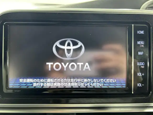トヨタ シエンタ G クエロ 佐賀県 2021(令3)年 2.5万km ブラックマイカ 12.1インチ純正フリップダウンモニター(V12T-R68C)/衝突軽減ブレーキ/レーンキープアシスト/純正ナビ(NSZT-W68T)/CD/フルセグTV/Bluetooth/バックカメラ /ETC/両側パワースライドドア/ハーフレザーシート /前席シートベンチレーション/LEDライト/フォグライト /オートライト/オートハイビーム/スマートキー/スペアキー/ステアリングリモコン/ステアリングヒーター/電動格納ミラー/横滑り防止装置