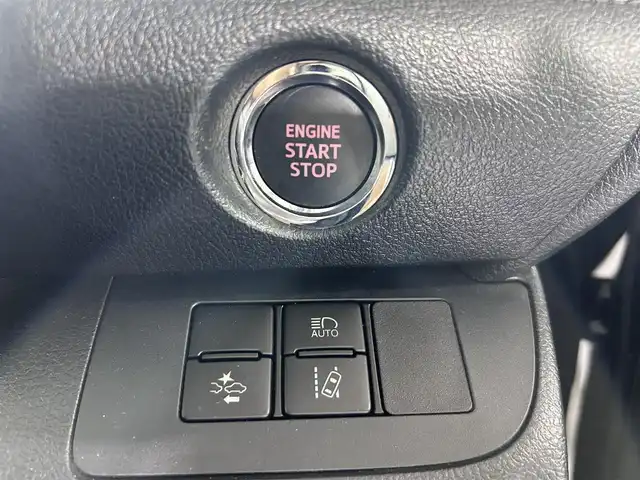 トヨタ シエンタ G クエロ 佐賀県 2021(令3)年 2.5万km ブラックマイカ 12.1インチ純正フリップダウンモニター(V12T-R68C)/衝突軽減ブレーキ/レーンキープアシスト/純正ナビ(NSZT-W68T)/CD/フルセグTV/Bluetooth/バックカメラ /ETC/両側パワースライドドア/ハーフレザーシート /前席シートベンチレーション/LEDライト/フォグライト /オートライト/オートハイビーム/スマートキー/スペアキー/ステアリングリモコン/ステアリングヒーター/電動格納ミラー/横滑り防止装置