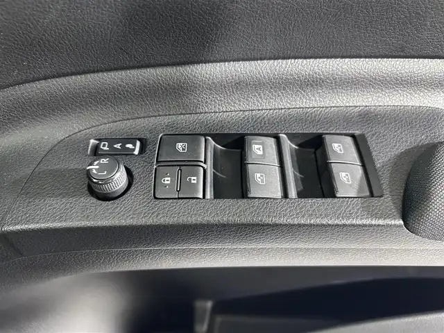 トヨタ シエンタ G クエロ 佐賀県 2021(令3)年 2.5万km ブラックマイカ 12.1インチ純正フリップダウンモニター(V12T-R68C)/衝突軽減ブレーキ/レーンキープアシスト/純正ナビ(NSZT-W68T)/CD/フルセグTV/Bluetooth/バックカメラ /ETC/両側パワースライドドア/ハーフレザーシート /前席シートベンチレーション/LEDライト/フォグライト /オートライト/オートハイビーム/スマートキー/スペアキー/ステアリングリモコン/ステアリングヒーター/電動格納ミラー/横滑り防止装置