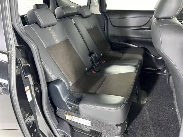 トヨタ シエンタ G クエロ 佐賀県 2021(令3)年 2.5万km ブラックマイカ 12.1インチ純正フリップダウンモニター(V12T-R68C)/衝突軽減ブレーキ/レーンキープアシスト/純正ナビ(NSZT-W68T)/CD/フルセグTV/Bluetooth/バックカメラ /ETC/両側パワースライドドア/ハーフレザーシート /前席シートベンチレーション/LEDライト/フォグライト /オートライト/オートハイビーム/スマートキー/スペアキー/ステアリングリモコン/ステアリングヒーター/電動格納ミラー/横滑り防止装置